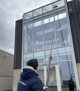 BVE Schoonmaak glazenwasser en gevelreiniging